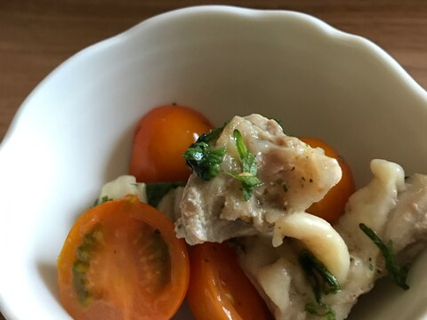 鳥もも肉とミニトマトの青じそ炒め